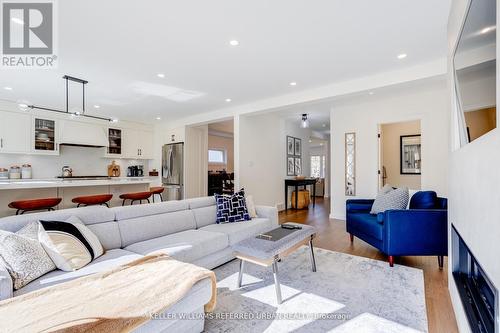 12 Wesley Avenue, Mississauga, ON - Indoor Photo Showing Living Room