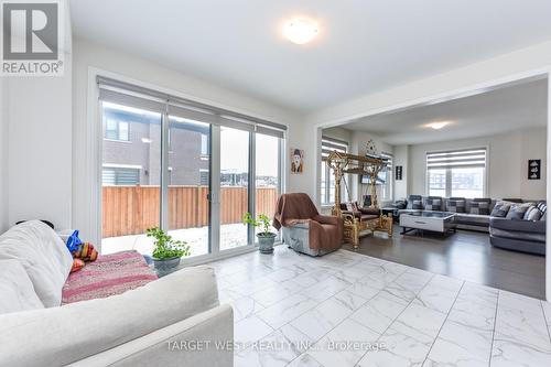 66 Minnock Street, Caledon, ON - Indoor Photo Showing Living Room