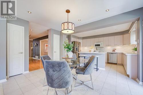 3041 Caulfield Crescent, Mississauga, ON - Indoor Photo Showing Kitchen