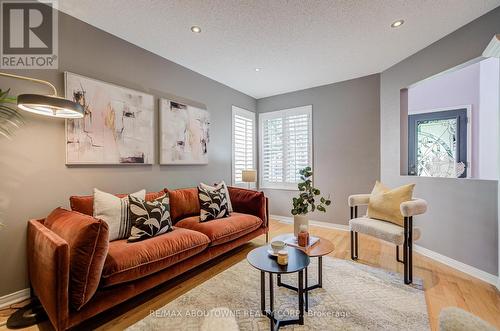 3041 Caulfield Crescent, Mississauga, ON - Indoor Photo Showing Living Room