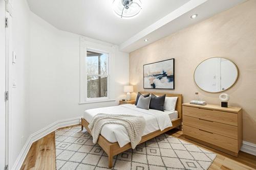 Chambre à coucher - 4711 Rue Adam, Montréal (Mercier/Hochelaga-Maisonneuve), QC - Indoor Photo Showing Bedroom