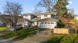 2012 Northbrook Dr  Sidney, BC V8L 4W1