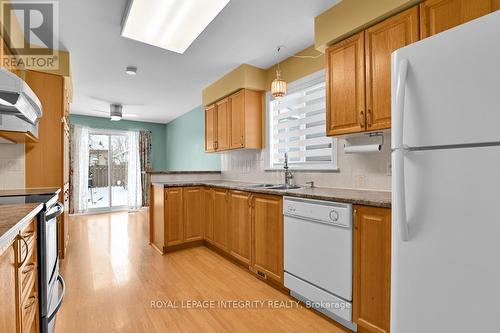 49 Sai Crescent, Ottawa, ON - Indoor Photo Showing Kitchen With Double Sink