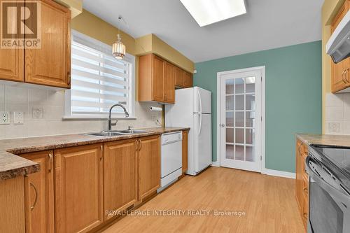 49 Sai Crescent, Ottawa, ON - Indoor Photo Showing Kitchen With Double Sink
