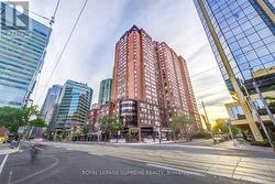 808 - 633 BAY STREET  Toronto, ON M5G 2G4
