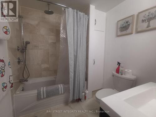 976 Raintree Lane, Mississauga, ON - Indoor Photo Showing Bathroom