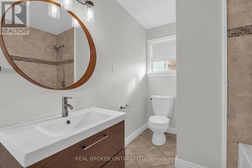 220 Bruce Street, Kitchener, ON - Indoor Photo Showing Bathroom
