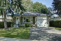 62 BERNICK ROAD  Toronto, ON M2H 1E4