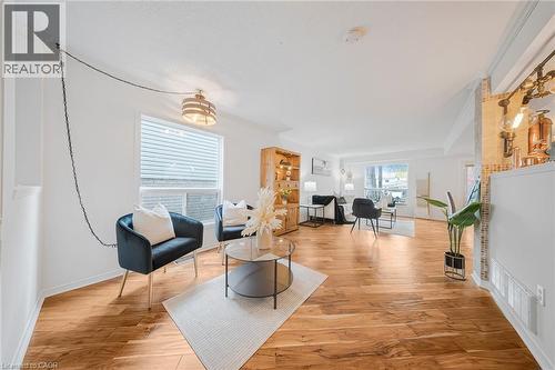 11 Renner Drive, Cambridge, ON - Indoor Photo Showing Living Room