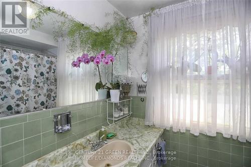 35 York Street, Mississauga, ON - Indoor Photo Showing Bathroom