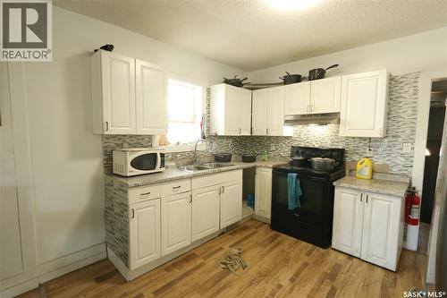 1115 Robinson Street, Regina, SK - Indoor Photo Showing Kitchen With Double Sink
