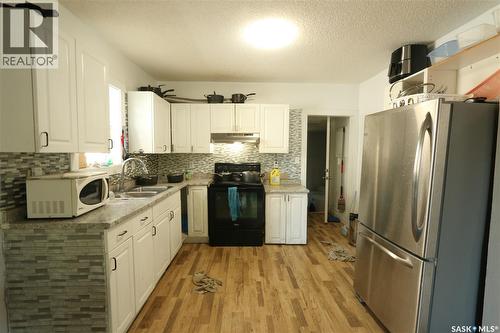 1115 Robinson Street, Regina, SK - Indoor Photo Showing Kitchen With Double Sink