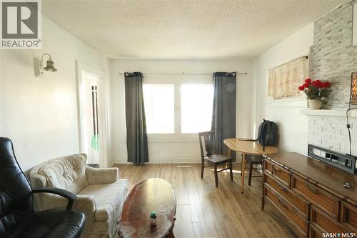 1115 Robinson Street, Regina, SK - Indoor Photo Showing Living Room