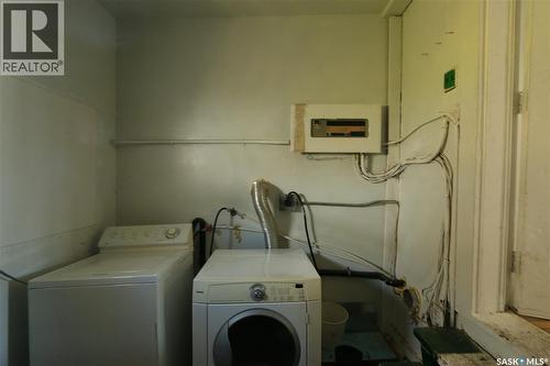 1115 Robinson Street, Regina, SK - Indoor Photo Showing Laundry Room