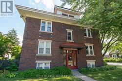 UNIT 6 - 55 BALSAM AVENUE S  Hamilton, ON L8M 3A9