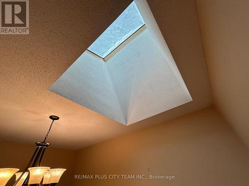 506 Dicenzo Drive, Hamilton, ON - Indoor Photo Showing Other Room