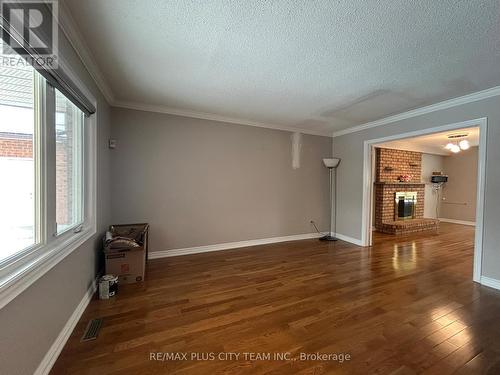 506 Dicenzo Drive, Hamilton, ON - Indoor Photo Showing Other Room