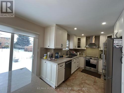 506 Dicenzo Drive, Hamilton, ON - Indoor Photo Showing Kitchen