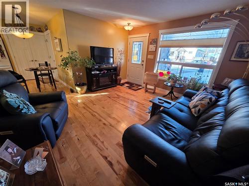 930 North Street, Swift Current, SK - Indoor Photo Showing Living Room