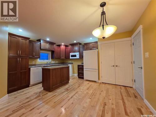 930 North Street, Swift Current, SK - Indoor Photo Showing Kitchen