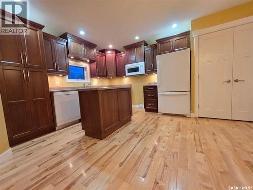 930 North Street, Swift Current, SK - Indoor Photo Showing Kitchen