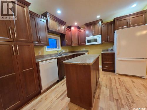 930 North Street, Swift Current, SK - Indoor Photo Showing Kitchen