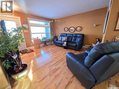 930 North Street, Swift Current, SK - Indoor Photo Showing Living Room