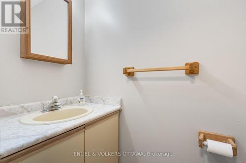 Powder room - 1321 Morley Boulevard, Ottawa, ON - Indoor Photo Showing Bathroom