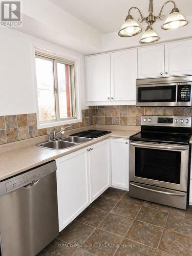 5126 Des Jardines Drive, Burlington, ON - Indoor Photo Showing Kitchen With Stainless Steel Kitchen With Double Sink