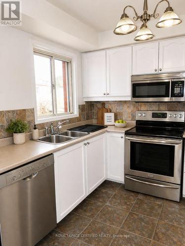 5126 Des Jardines Drive, Burlington, ON - Indoor Photo Showing Kitchen With Stainless Steel Kitchen With Double Sink