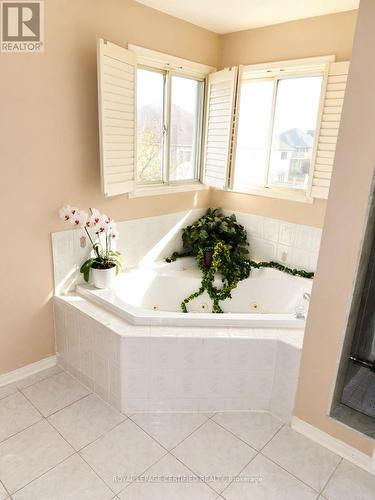 5126 Des Jardines Drive, Burlington, ON - Indoor Photo Showing Bathroom
