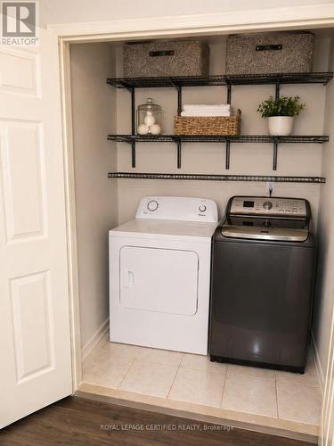 5126 Des Jardines Drive, Burlington, ON - Indoor Photo Showing Laundry Room