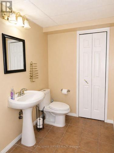 5126 Des Jardines Drive, Burlington, ON - Indoor Photo Showing Bathroom