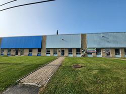 794 Boul. du Curé-Boivin  Boisbriand, QC J7G 2A7