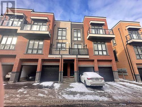 6 - 3 BOND CRESCENT  Richmond Hill, ON L4E 1J4