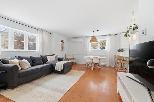 Living room - 222 Rue Des Lys, Saint-Eustache, QC - Indoor Photo Showing Living Room