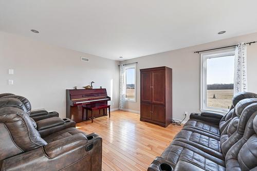 Salon - 970Z Ch. Grainger, Melbourne, QC 