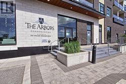 239 - 555 WILLIAM GRAHAM DRIVE  Aurora, ON L4G 3H9