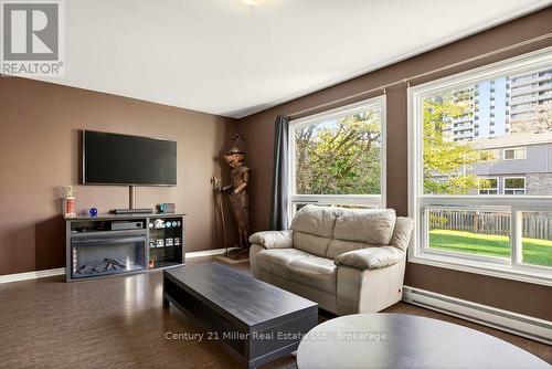 69 - 2050 Upper Middle Road, Burlington (Brant Hills), ON - Indoor Photo Showing Living Room