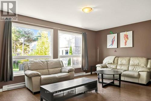 69 - 2050 Upper Middle Road, Burlington (Brant Hills), ON - Indoor Photo Showing Living Room