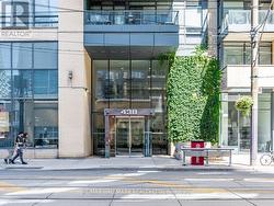 713 - 438 KING STREET  Toronto, ON M5V 3T9