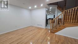 UPPER - 555 GARDEN WALK  Mississauga, ON L5W 1V9