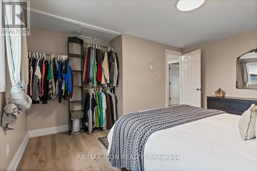 331 Preston Parkway, Cambridge, ON - Indoor Photo Showing Bedroom
