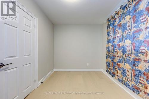 2420 Raymore Drive, Burlington, ON - Indoor Photo Showing Other Room