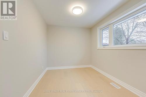 2420 Raymore Drive, Burlington, ON - Indoor Photo Showing Other Room