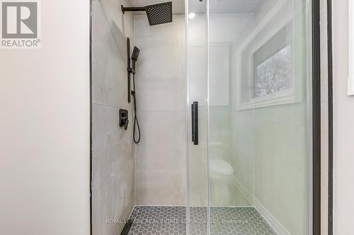 2420 Raymore Drive, Burlington, ON - Indoor Photo Showing Bathroom