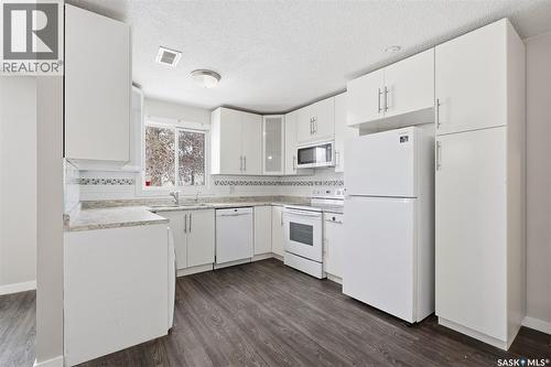 258 Waterloo Crescent, Saskatoon, SK - Indoor Photo Showing Kitchen