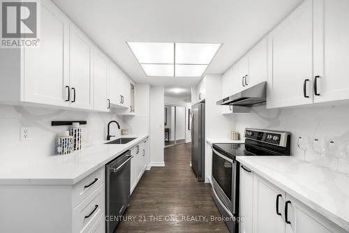 216 - 7 Bishop Avenue, Toronto, ON - Indoor Photo Showing Kitchen With Upgraded Kitchen