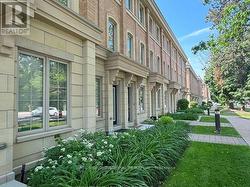 141 - 2120 BAYVIEW AVENUE  Toronto, ON M4N 0A4