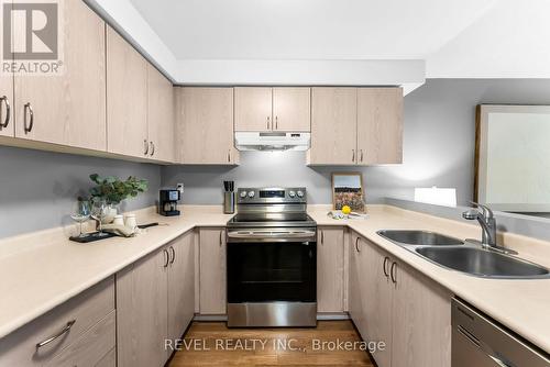 4 Howling Crescent, Ajax, ON - Indoor Photo Showing Kitchen With Double Sink